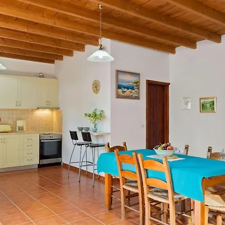 Carlas House, Kalyves Tsivarás