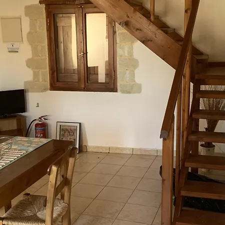 Carlas House, Kalyves Tsivarás
