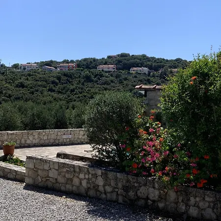 Carlas House, Kalyves